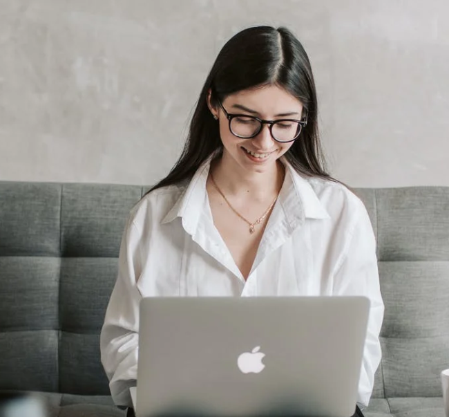 Lady with laptop